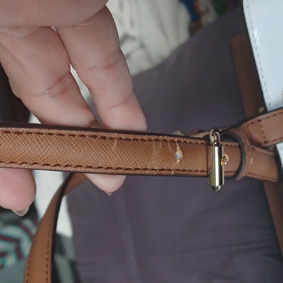 Calvin Klein Cream and Red Floral Shoulder Bag with Structured Design, 12x9x3 - Picture 10 of 10